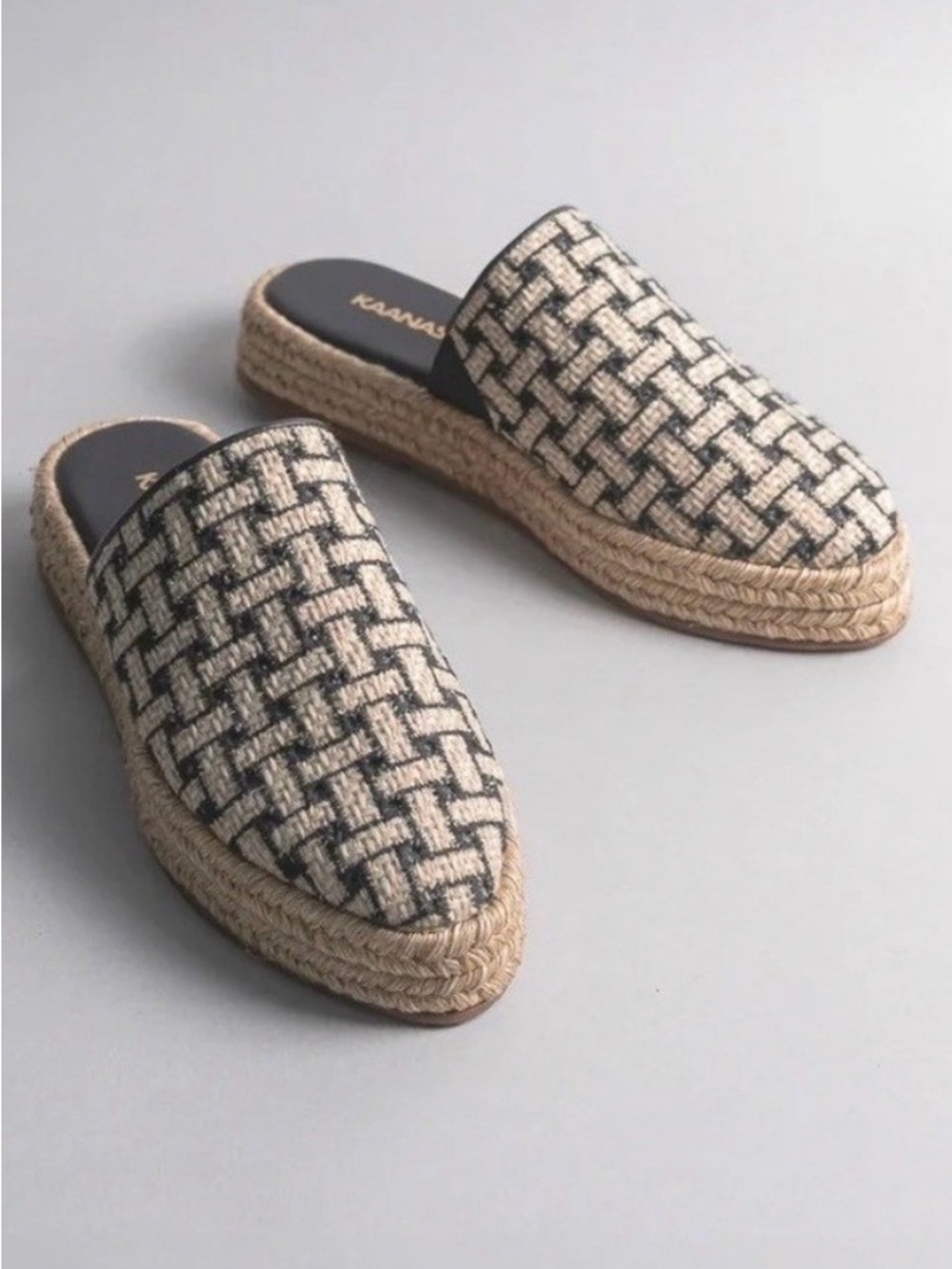 KAANAS GIA Mule 8 NWT- sold out on line - great fall transition shoe. Gorgeous